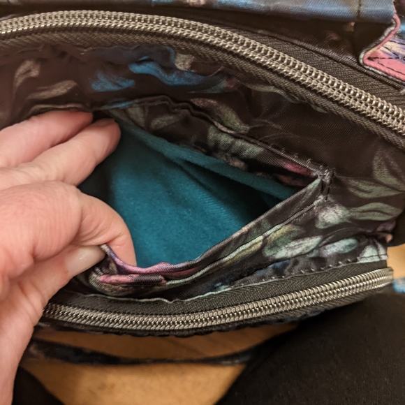 Lug crossbody bag - Picture 9 of 13